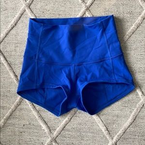 Lululemon Size 4 High Rise Tight Shorts in Blue